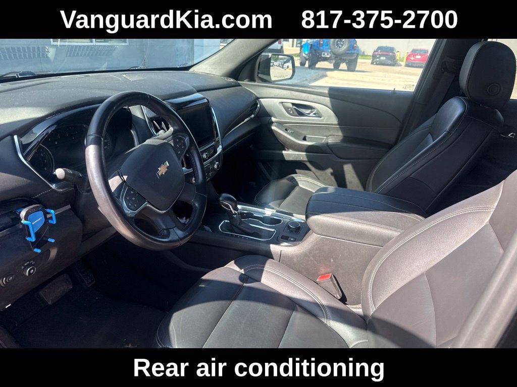 Used 2022 Chevrolet Traverse LT w/ LT Premium Package FWD image 5