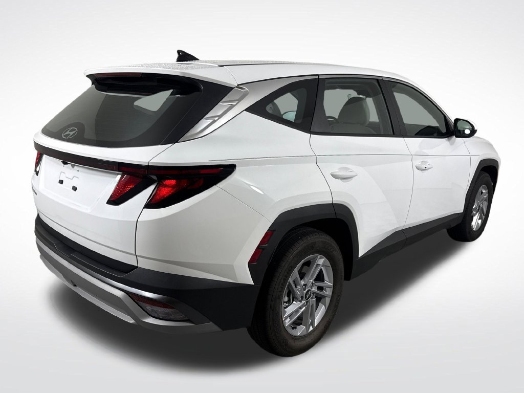Used 2026 Hyundai Tucson SE FWD image 3