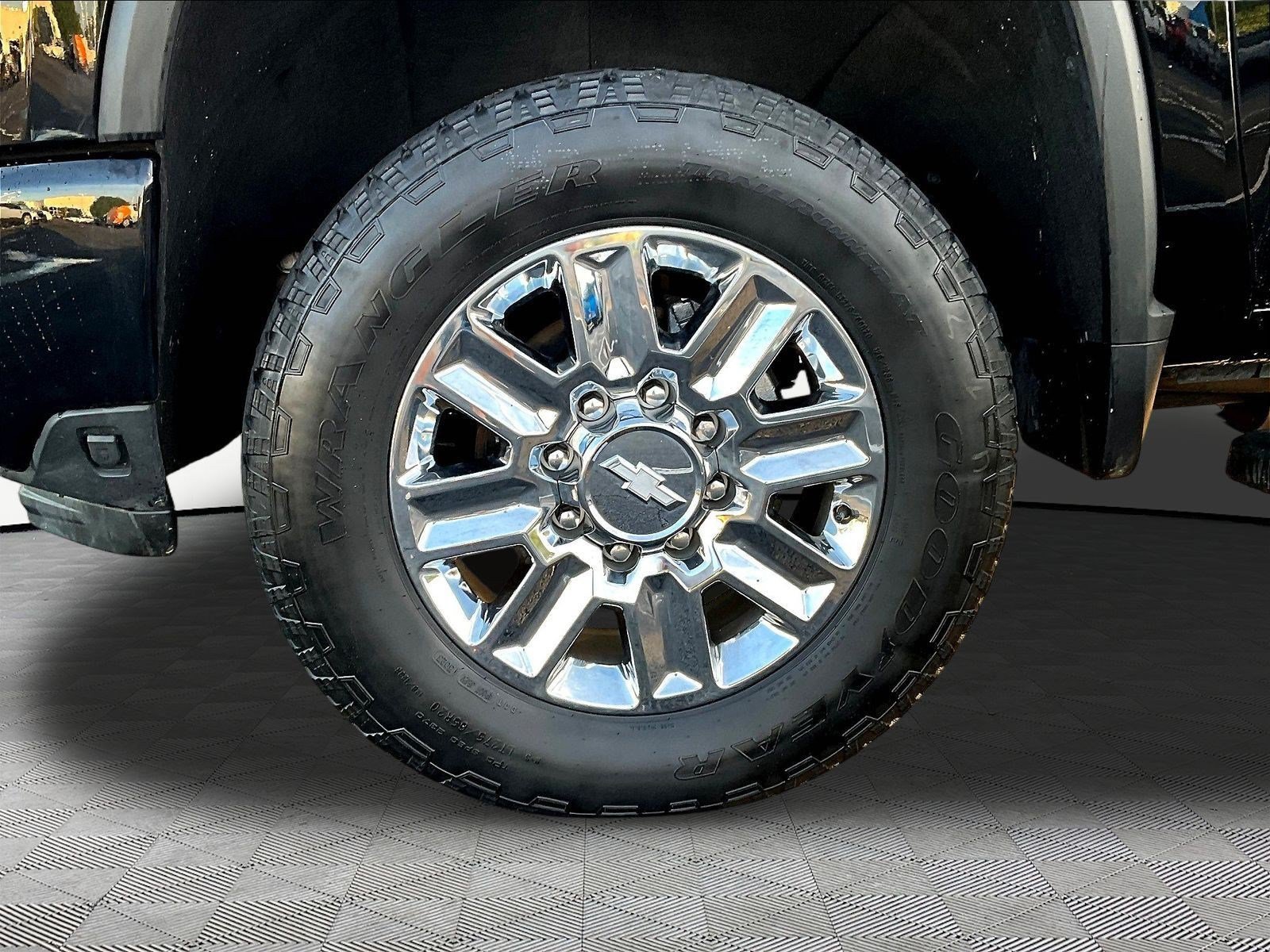 Used 2024 Chevrolet Silverado 2500 High Country w/ Technology Package AWD/4WD image 34