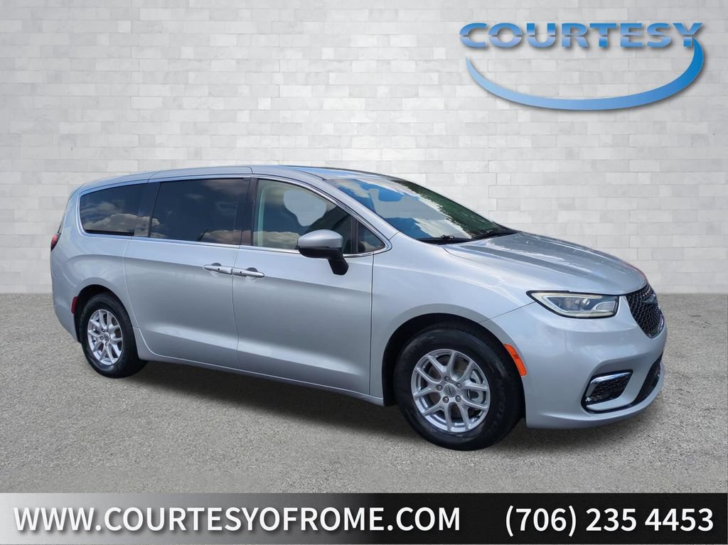 Used 2023 Chrysler Pacifica Touring-L