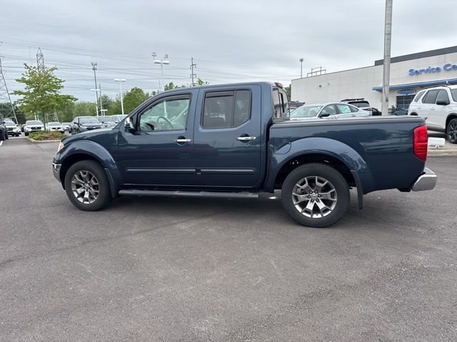 Used 2015 Nissan Frontier SL w/ Moonroof Package AWD/4WD image 10