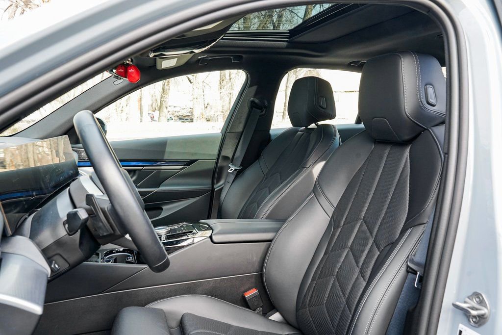 Used 2025 BMW i5 xDrive40 w/ M Sport Package image 15