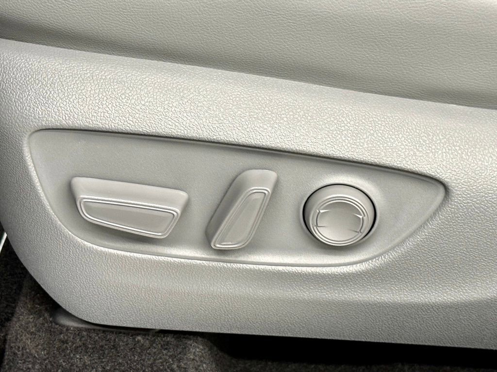 Used 2026 Toyota Highlander Platinum image 22