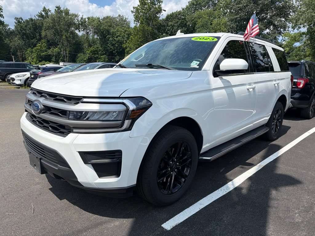 Used 2023 Ford Expedition XLT AWD/4WD image 2