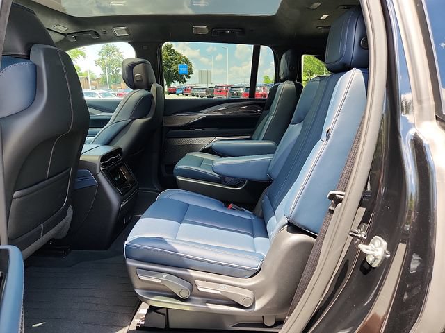 Certified 2025 Cadillac Escalade IQ Luxury 2 w/ LPO, Premium Carpet Package AWD/4WD image 10