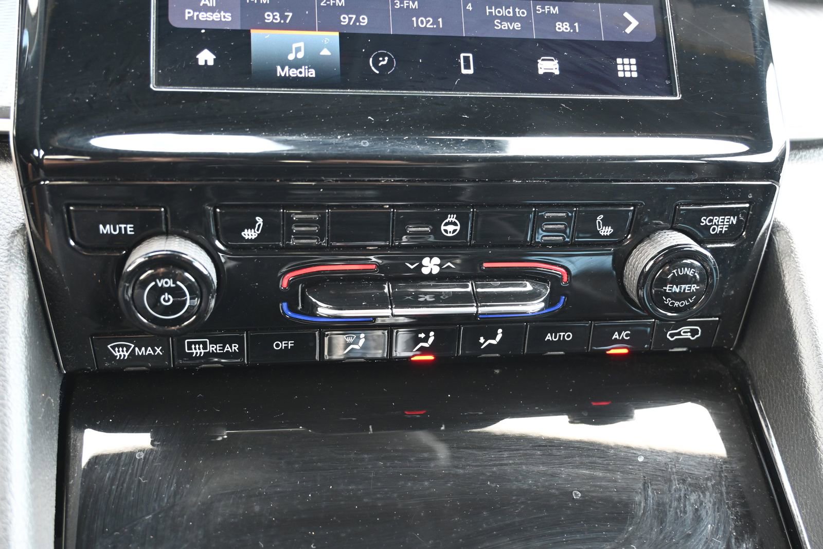 Used 2023 Jeep Grand Cherokee L Laredo image 18