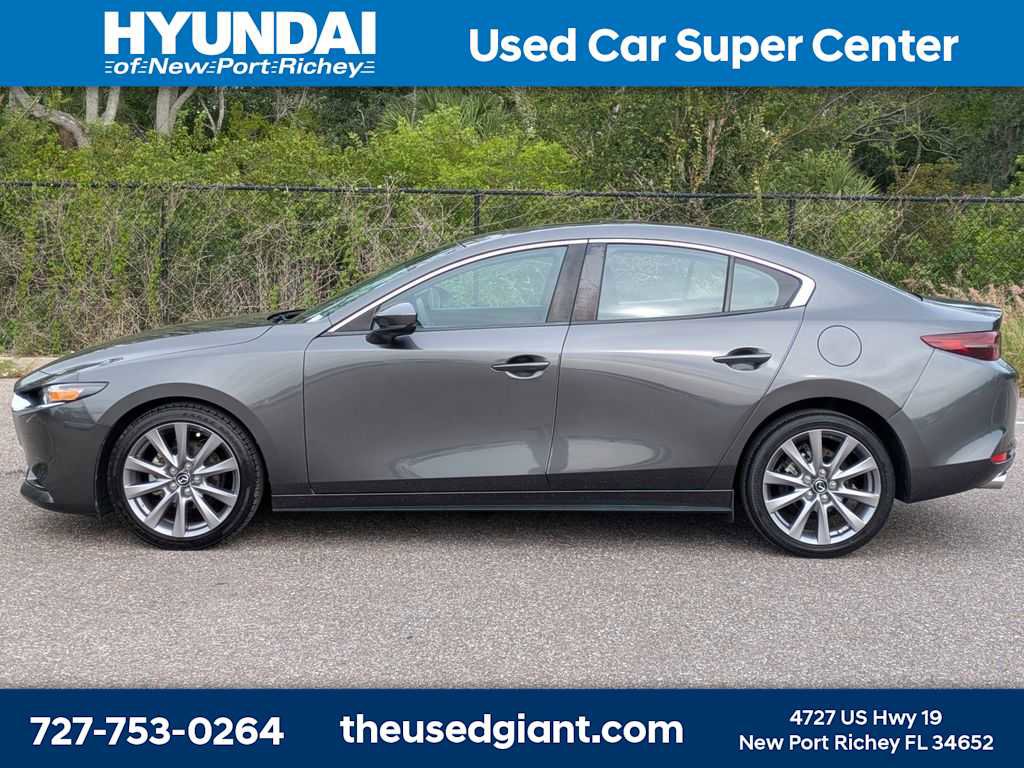 Used 2021 MAZDA MAZDA3 s FWD image 2