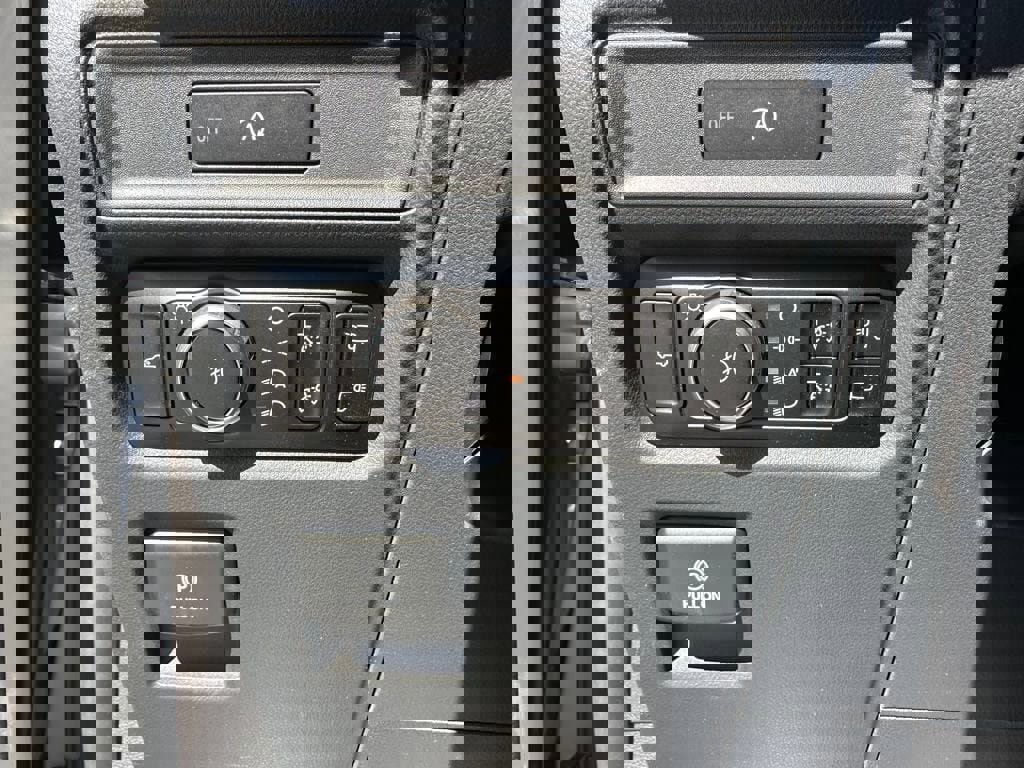 New 2025 Ford F150 XLT w/ Equipment Group 302A MID image 18