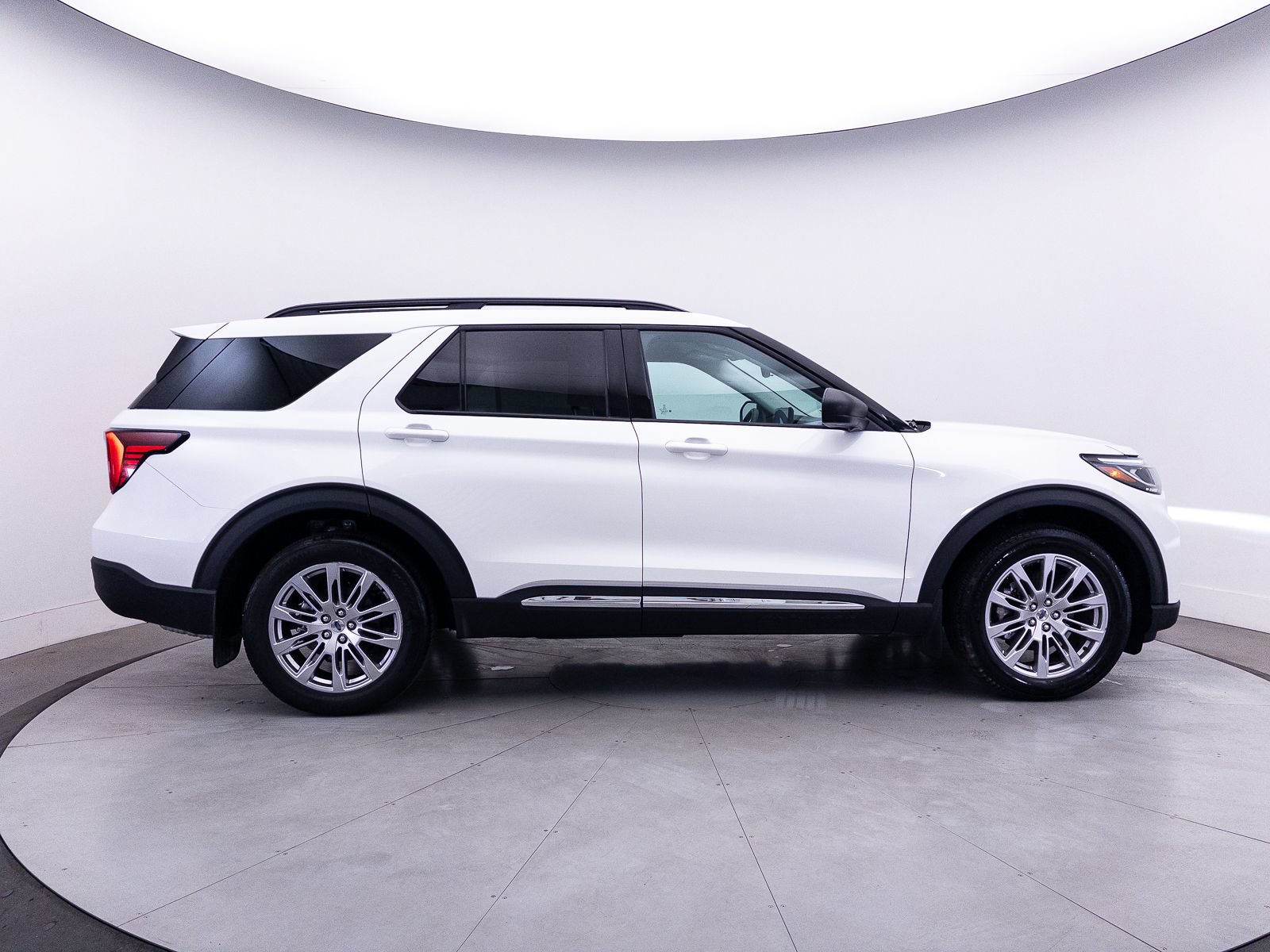 Used 2025 Ford Explorer Active w/ Active Comfort Package AWD/4WD image 47