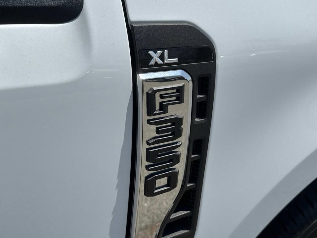 New 2025 Ford F350 XL w/ XL Chrome Package image 19