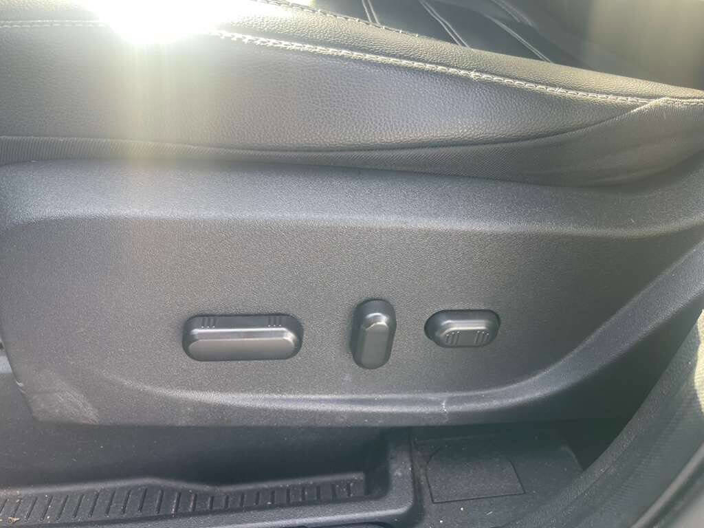 Used 2018 Ford Escape SEL image 10