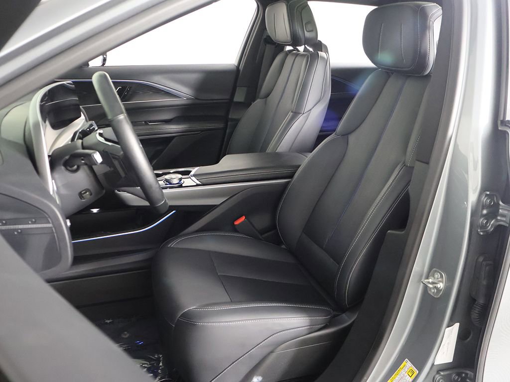 Used 2024 Cadillac Lyriq Luxury RWD image 34