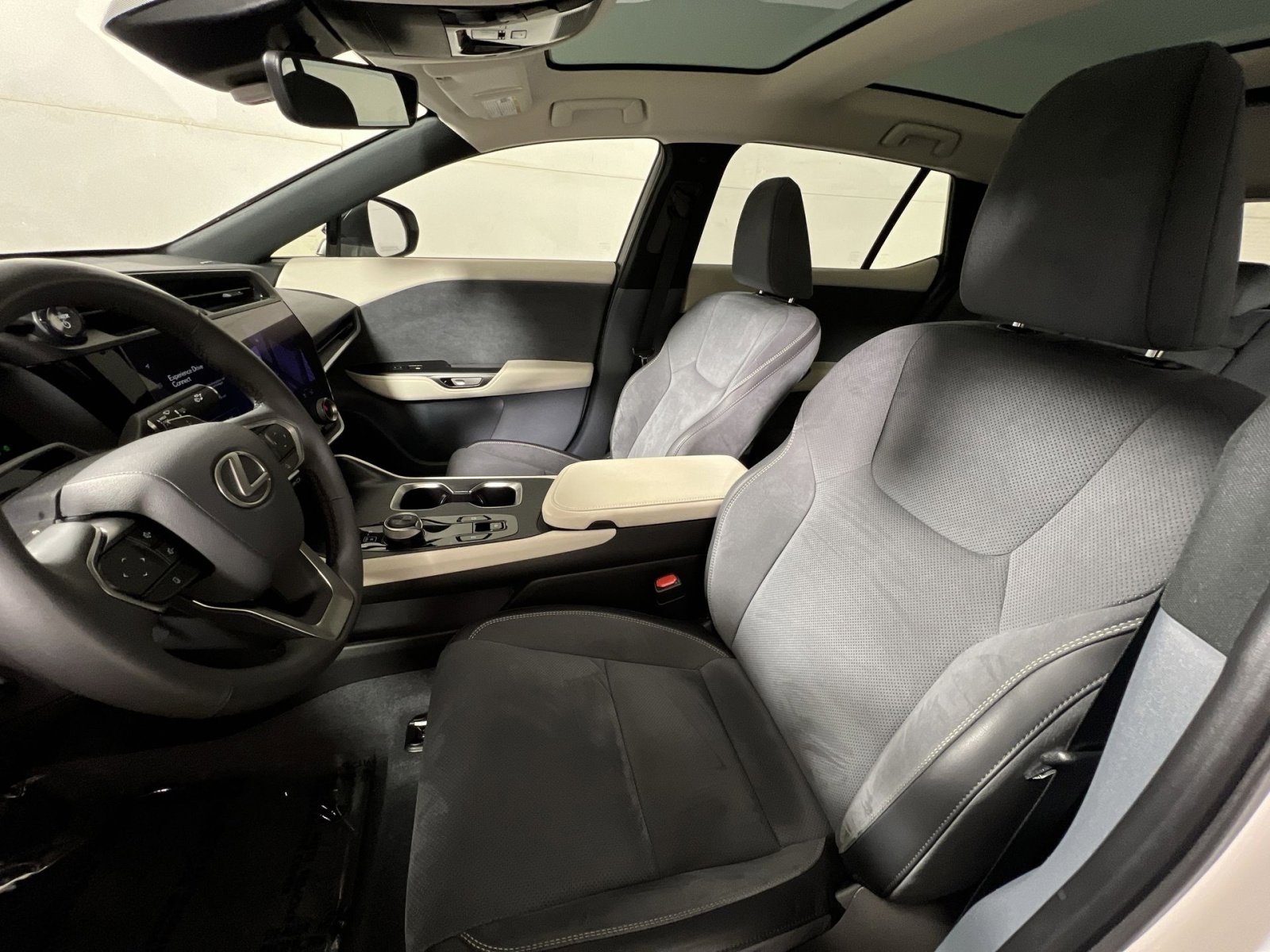 Used 2023 Lexus RZ 450e Premium w/ Accessory Package (2T) image 13