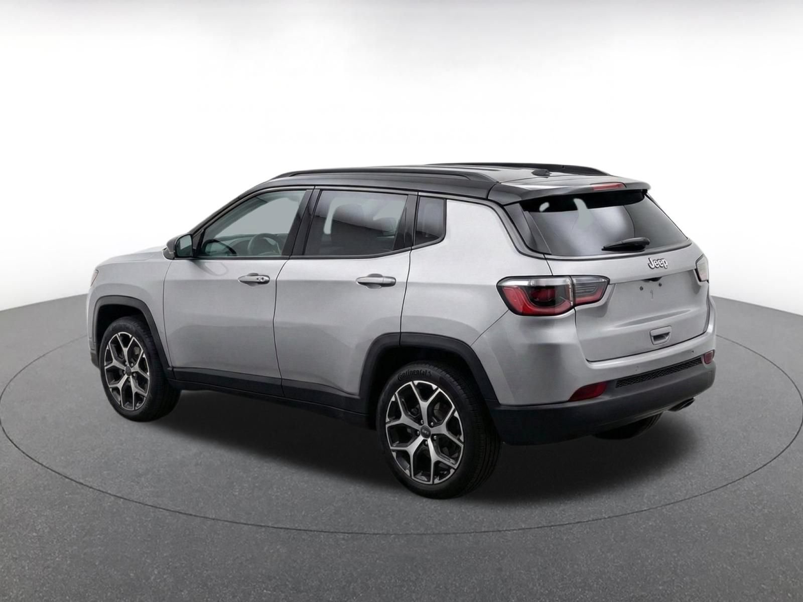 Used 2025 Jeep Compass Limited AWD/4WD image 5