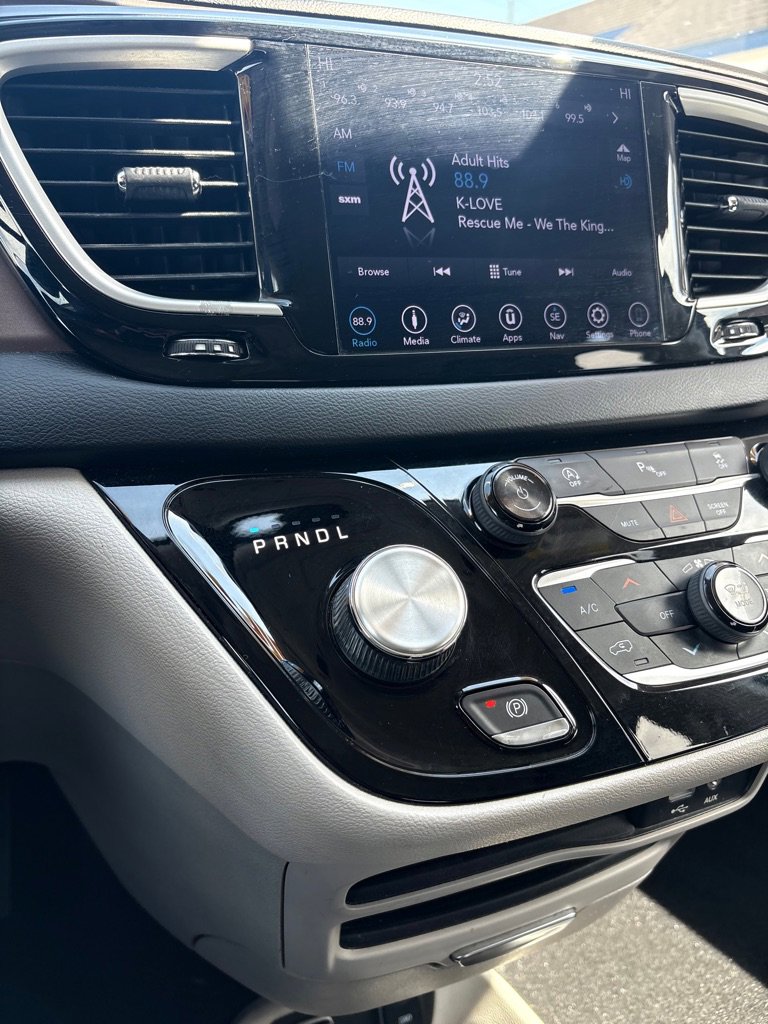 Used 2018 Chrysler Pacifica Touring Plus image 18