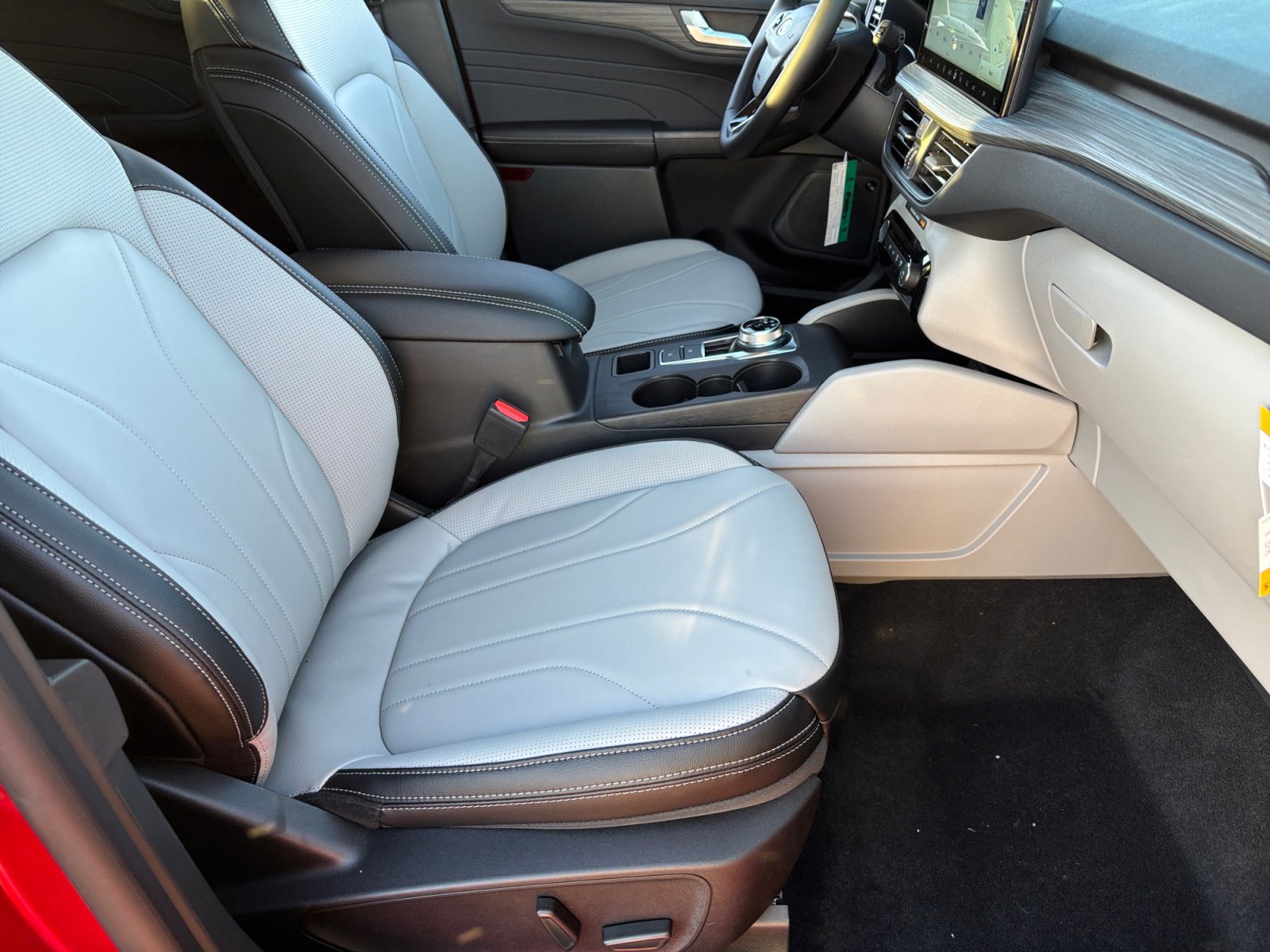 New 2026 Ford Escape SE w/ PHEV Premium Package FWD image 19
