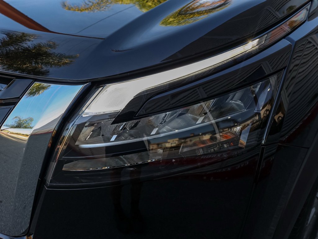 New 2025 Nissan Pathfinder S image 10