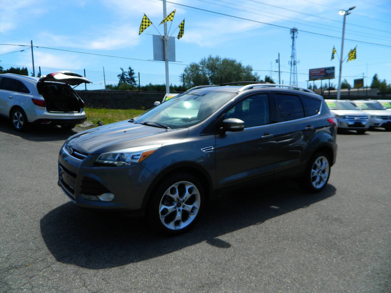 Used 2013 Ford Escape Titanium w/ Parking Technology Pkg AWD/4WD image 4