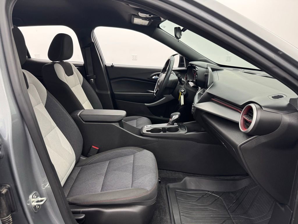 Used 2024 Chevrolet Trax RS image 30