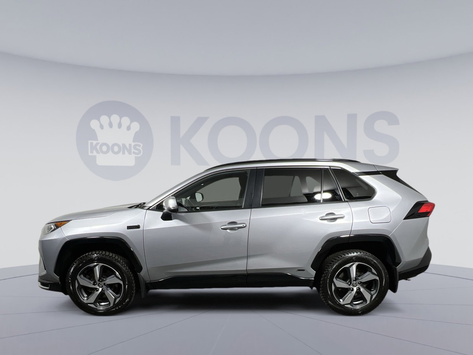 Used 2021 Toyota RAV4 SE image 2