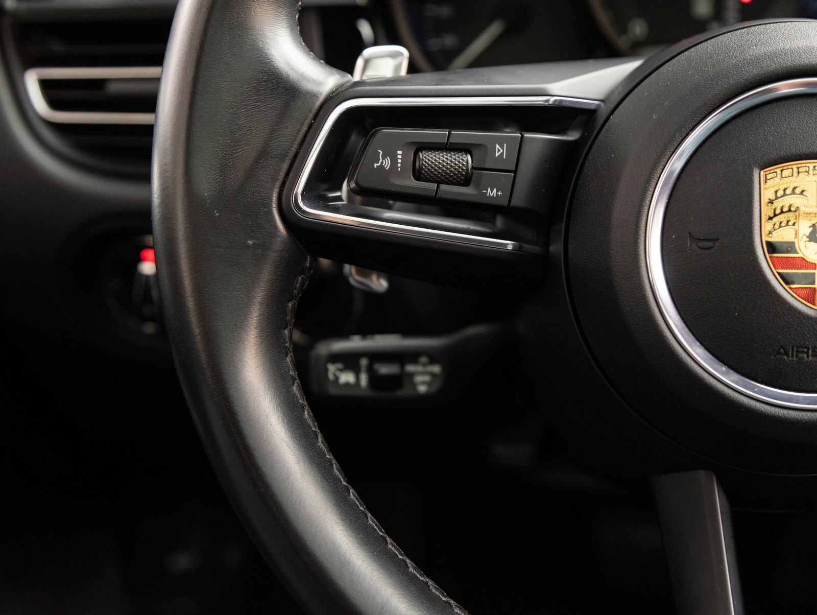 Certified 2023 Porsche Macan AWD/4WD image 15