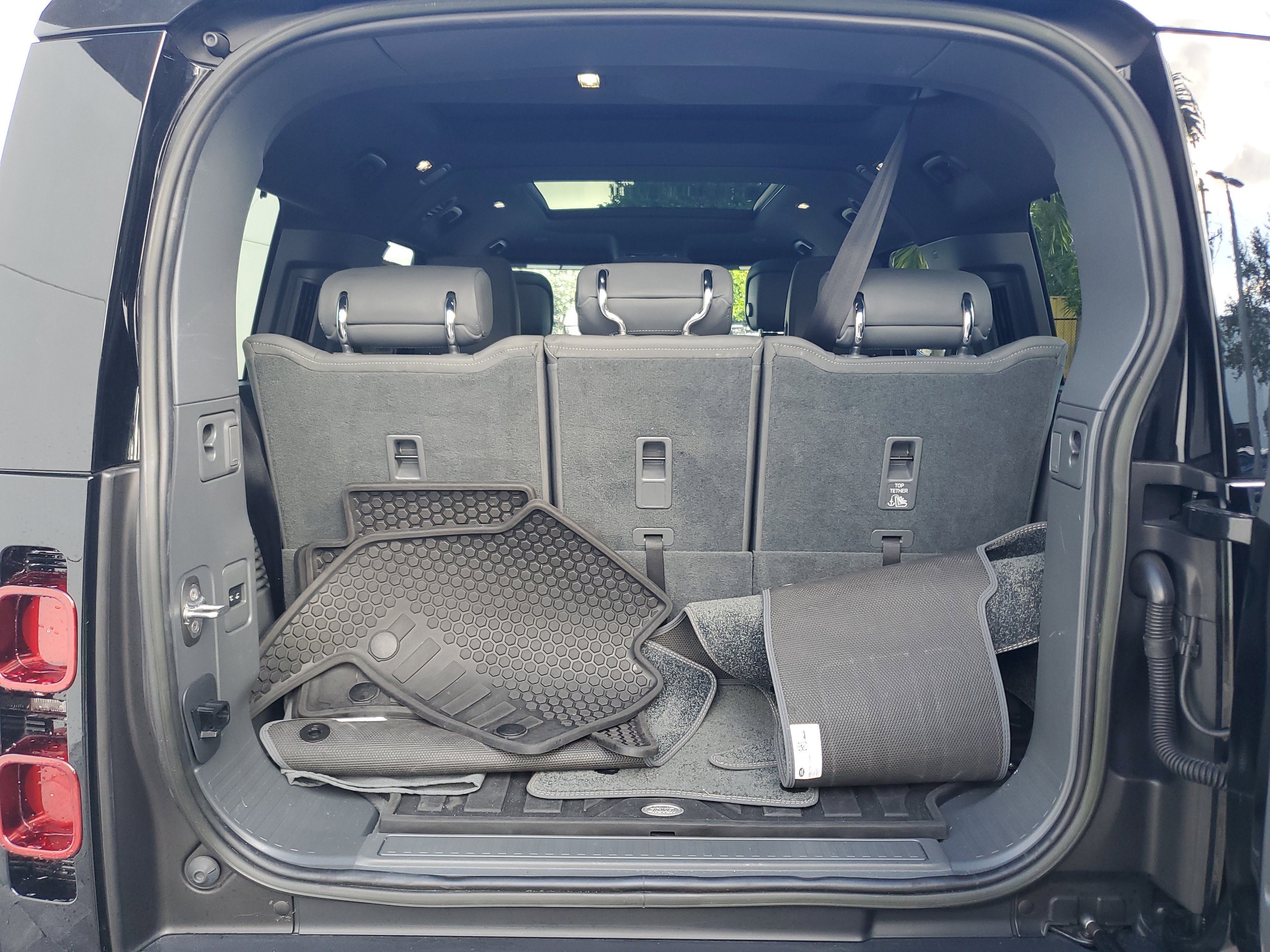 Used 2023 Land Rover Defender 130 X-Dynamic SE image 9