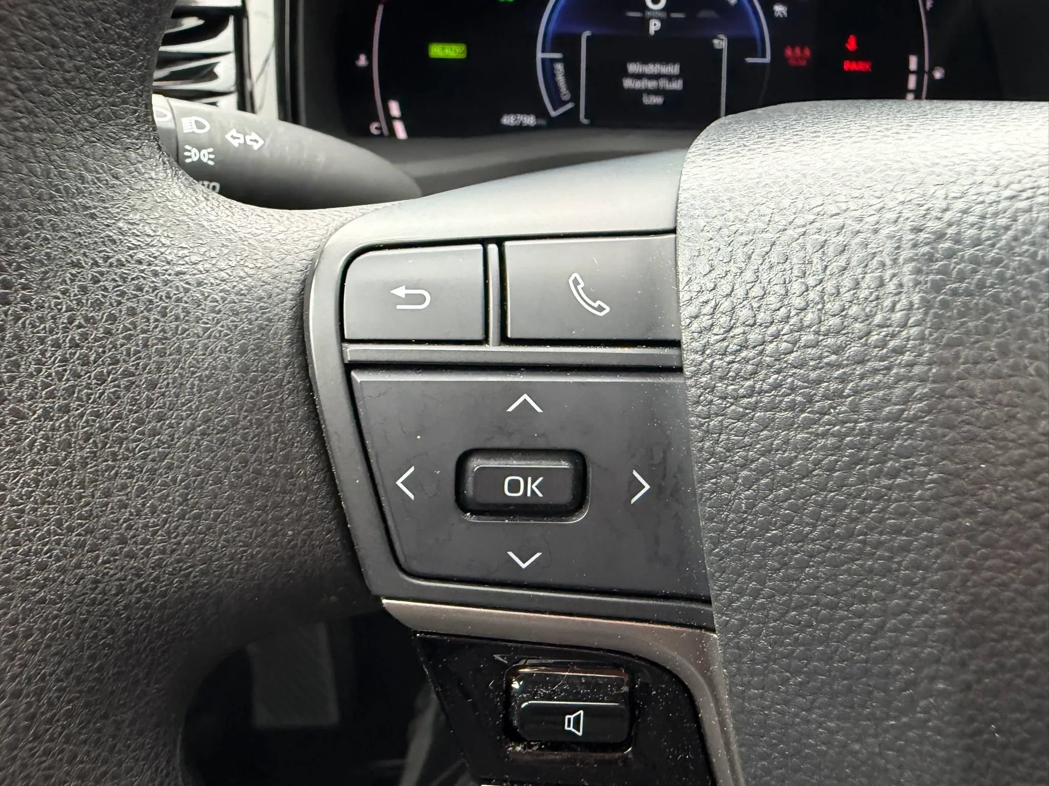 Used 2025 Toyota Camry LE FWD image 13