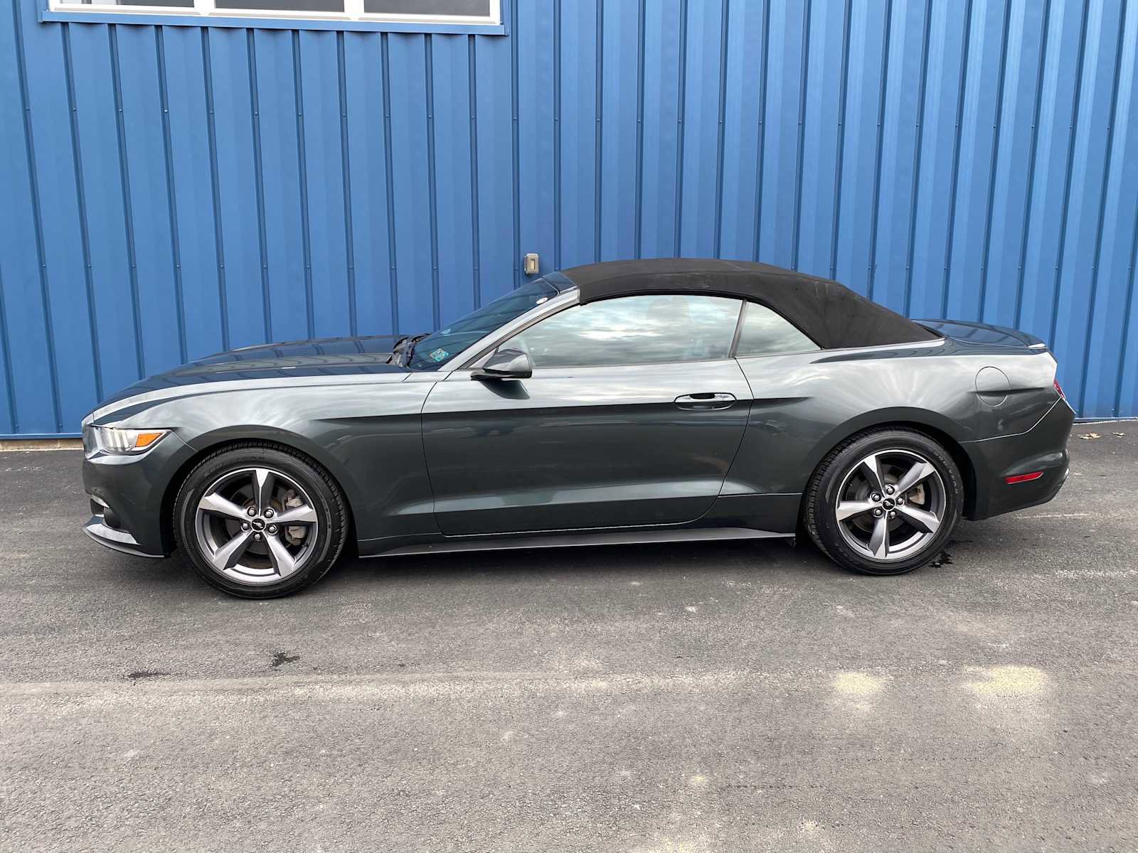 Used 2015 Ford Mustang Convertible image 39