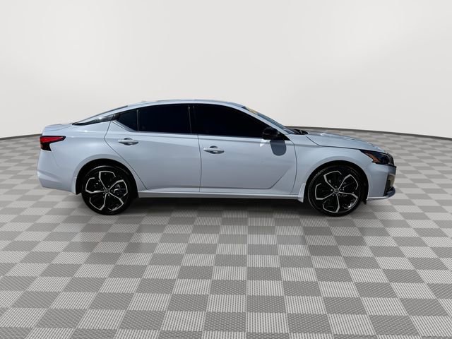 Used 2024 Nissan Altima 2.5 SR w/ SR Premium Package image 11