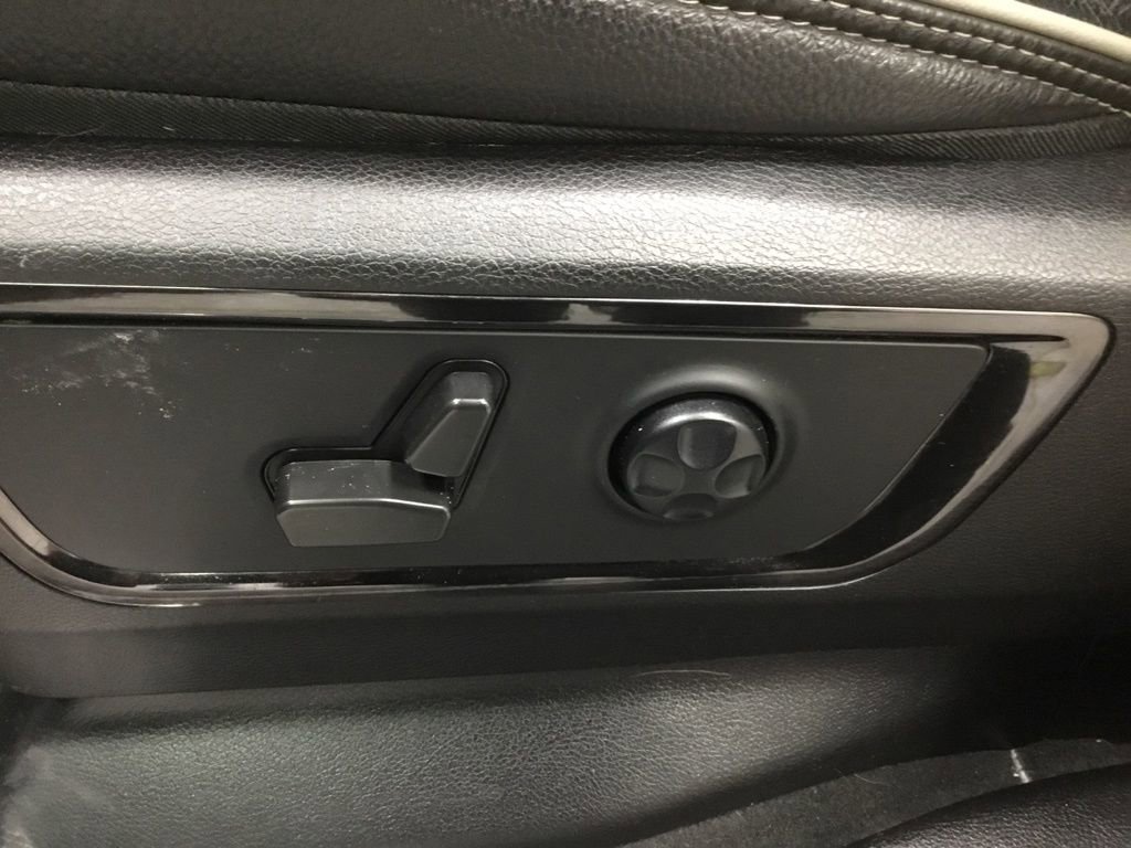 Used 2022 RAM 1500 Limited w/ Body-Colour Bumper Group image 11