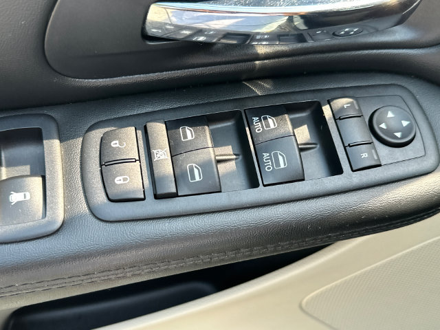 Used 2018 Dodge Grand Caravan SE w/ UConnect Hands-Free Group FWD image 26