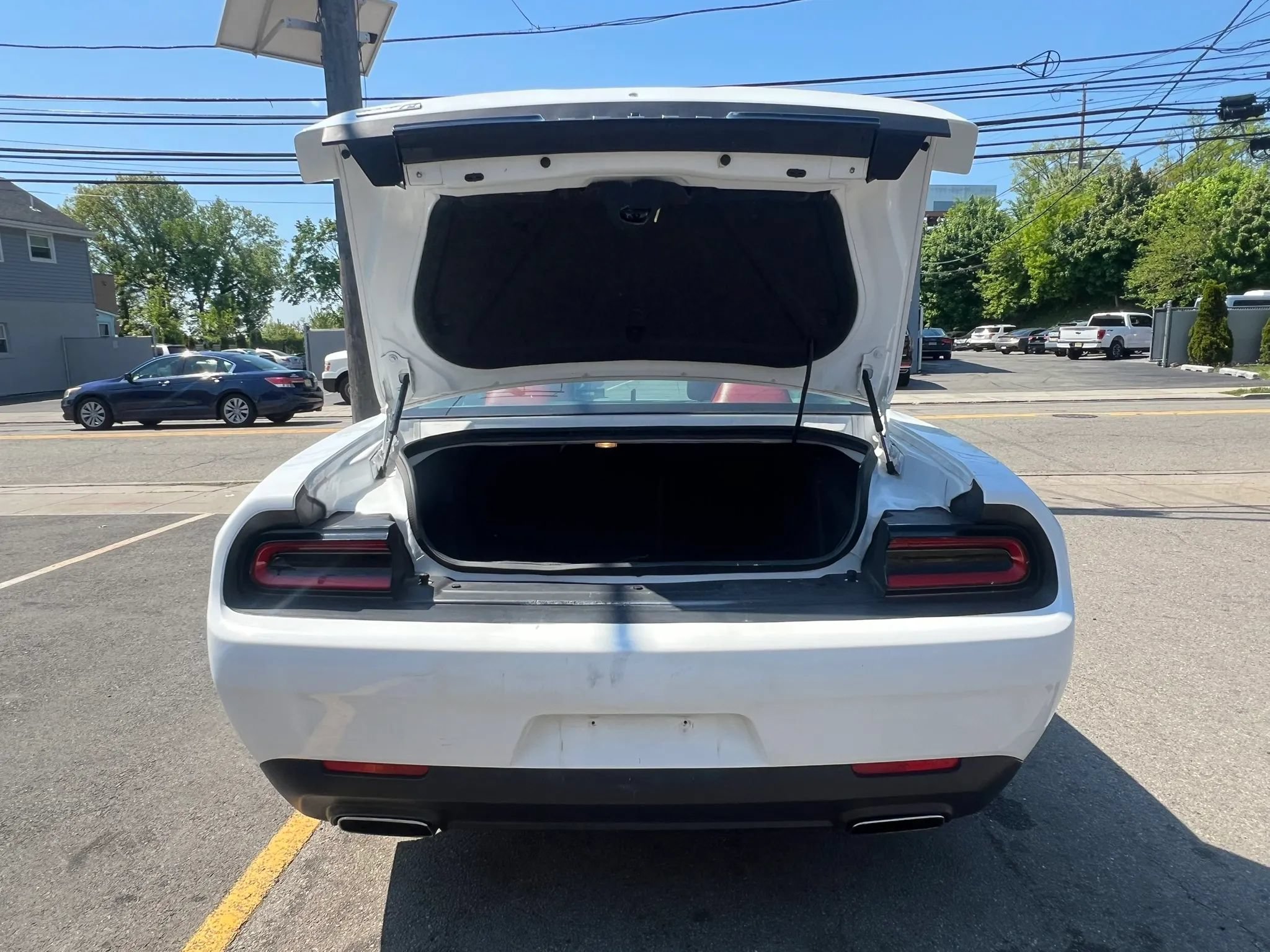 Used 2018 Dodge Challenger SXT RWD image 9