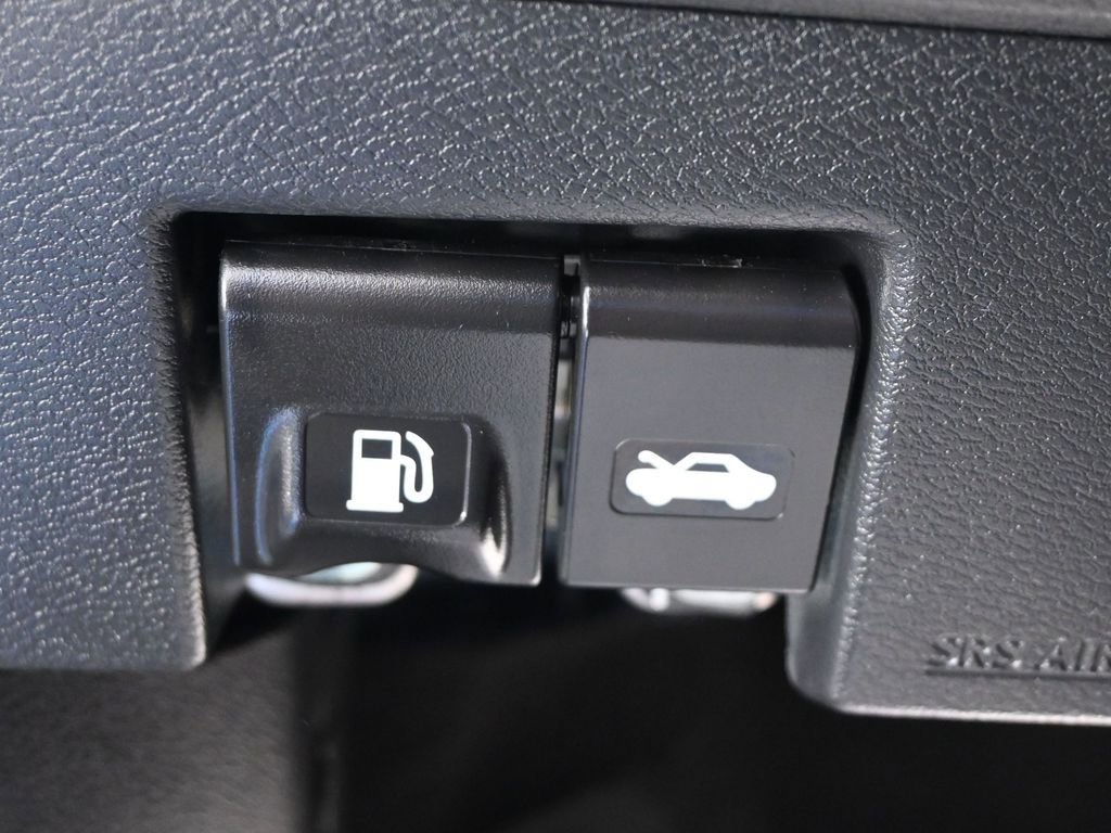 Used 2023 Nissan Kicks SR image 28