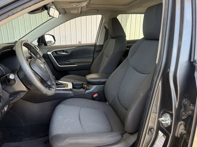 Used 2021 Toyota RAV4 XLE w/ Convenience Package FWD image 27