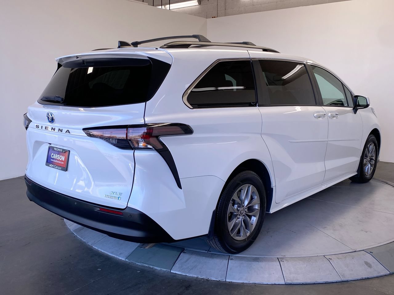 Used 2024 Toyota Sienna XLE w/ XLE Plus Package AWD/4WD image 5