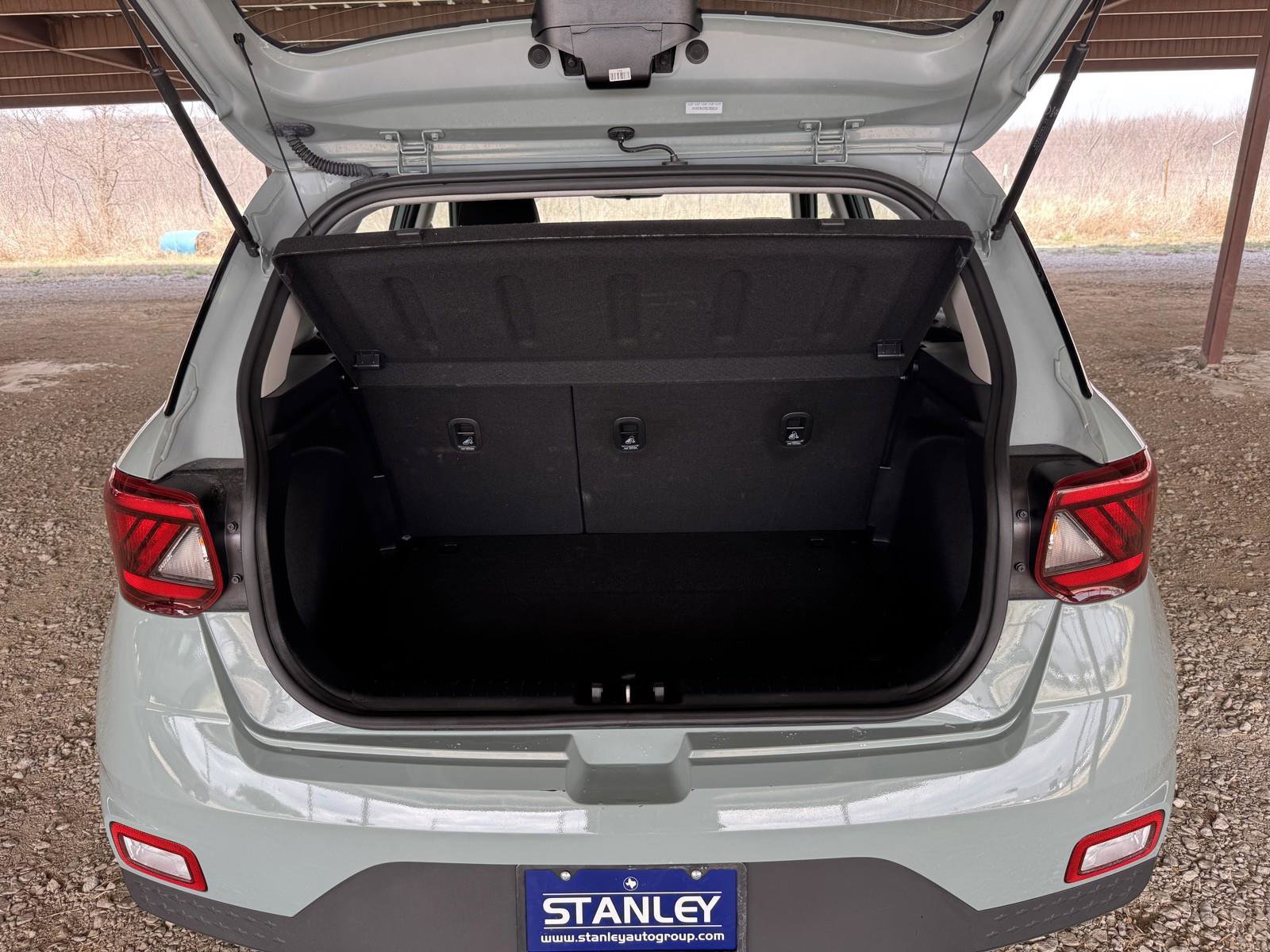 Used 2025 Hyundai Venue SEL image 30