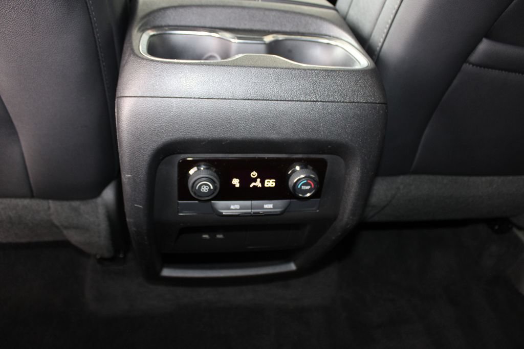 Used 2025 Chevrolet Traverse LT AWD/4WD image 48