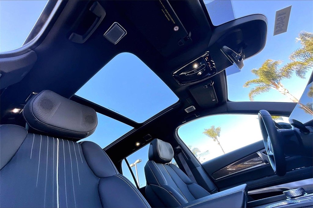 Used 2026 Cadillac Vistiq Sport image 14