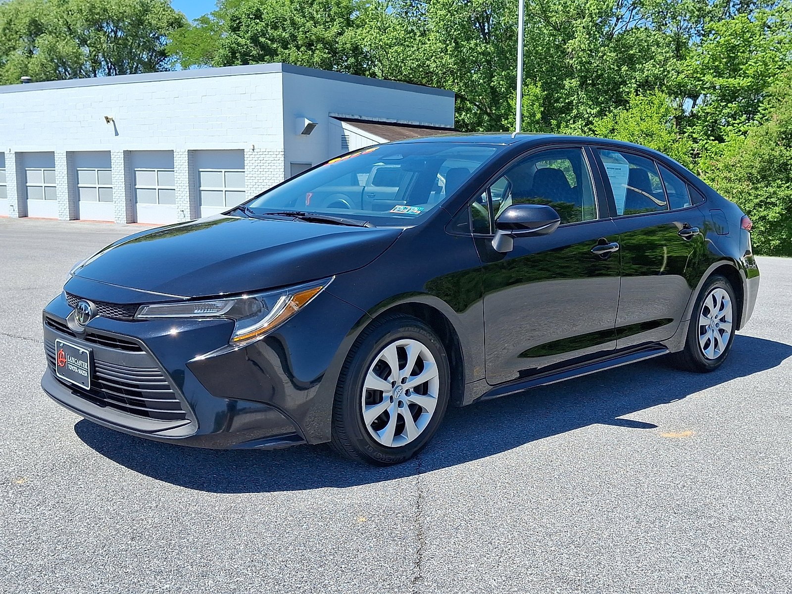 Used 2025 Toyota Corolla LE FWD image 3