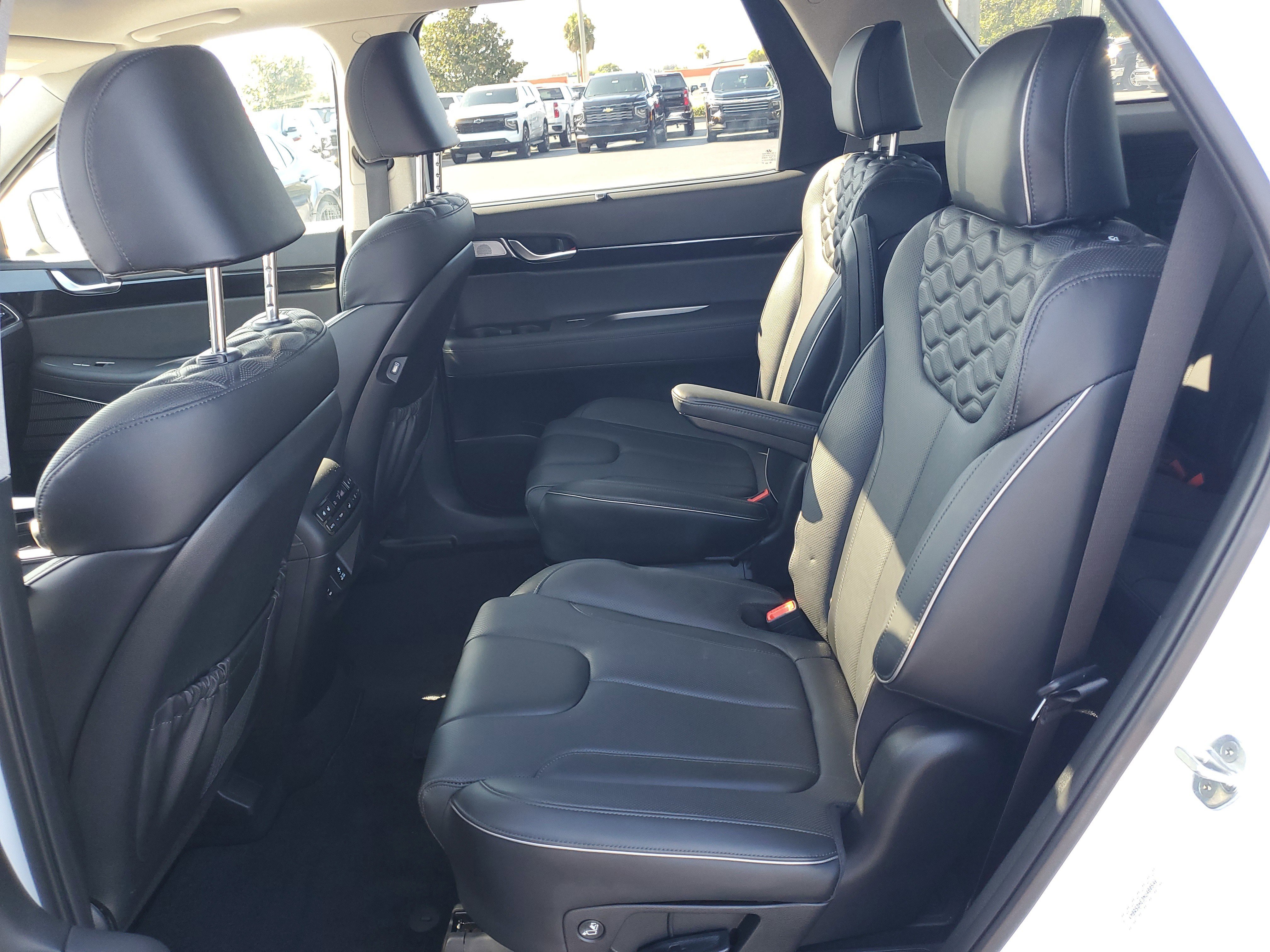 Used 2022 Hyundai Palisade Limited w/ Cargo Package image 14