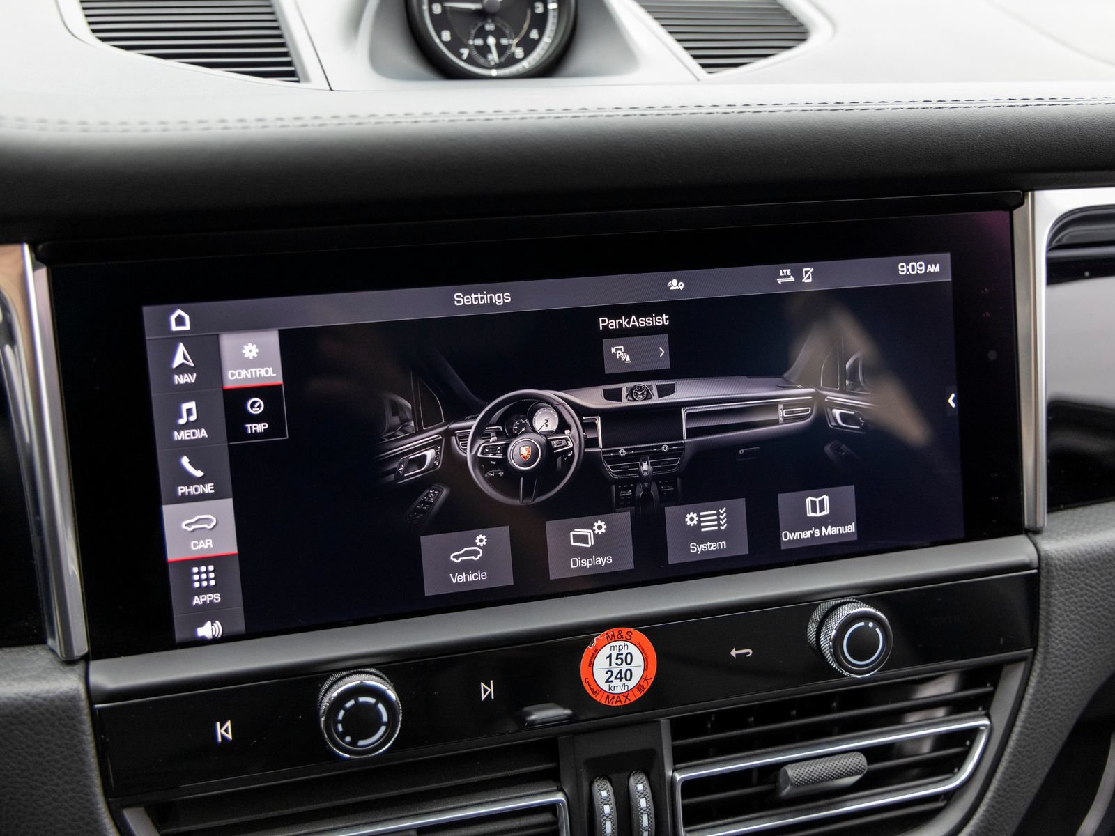 Certified 2026 Porsche Macan AWD/4WD image 42
