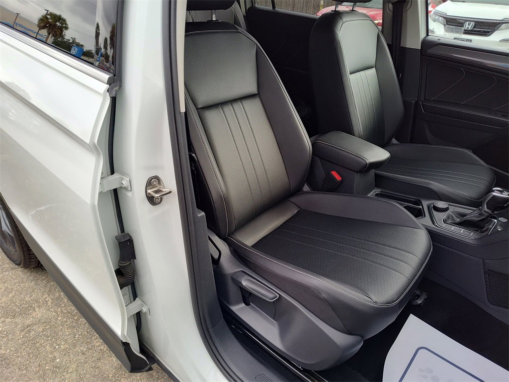 Used 2022 Volkswagen Tiguan SE image 34