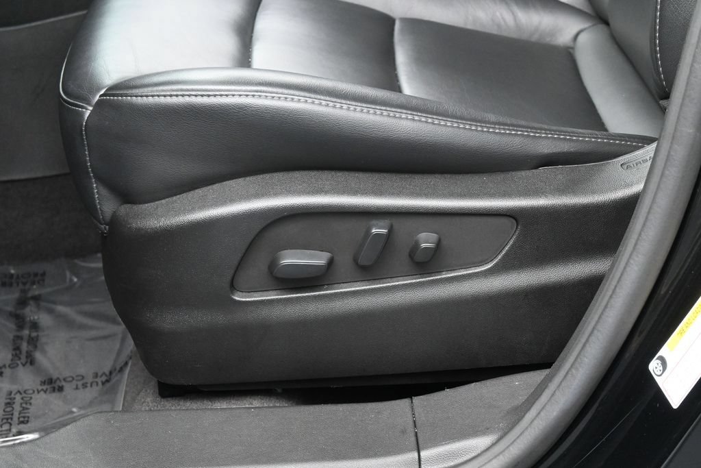 Used 2023 Cadillac XT4 Premium Luxury FWD image 12