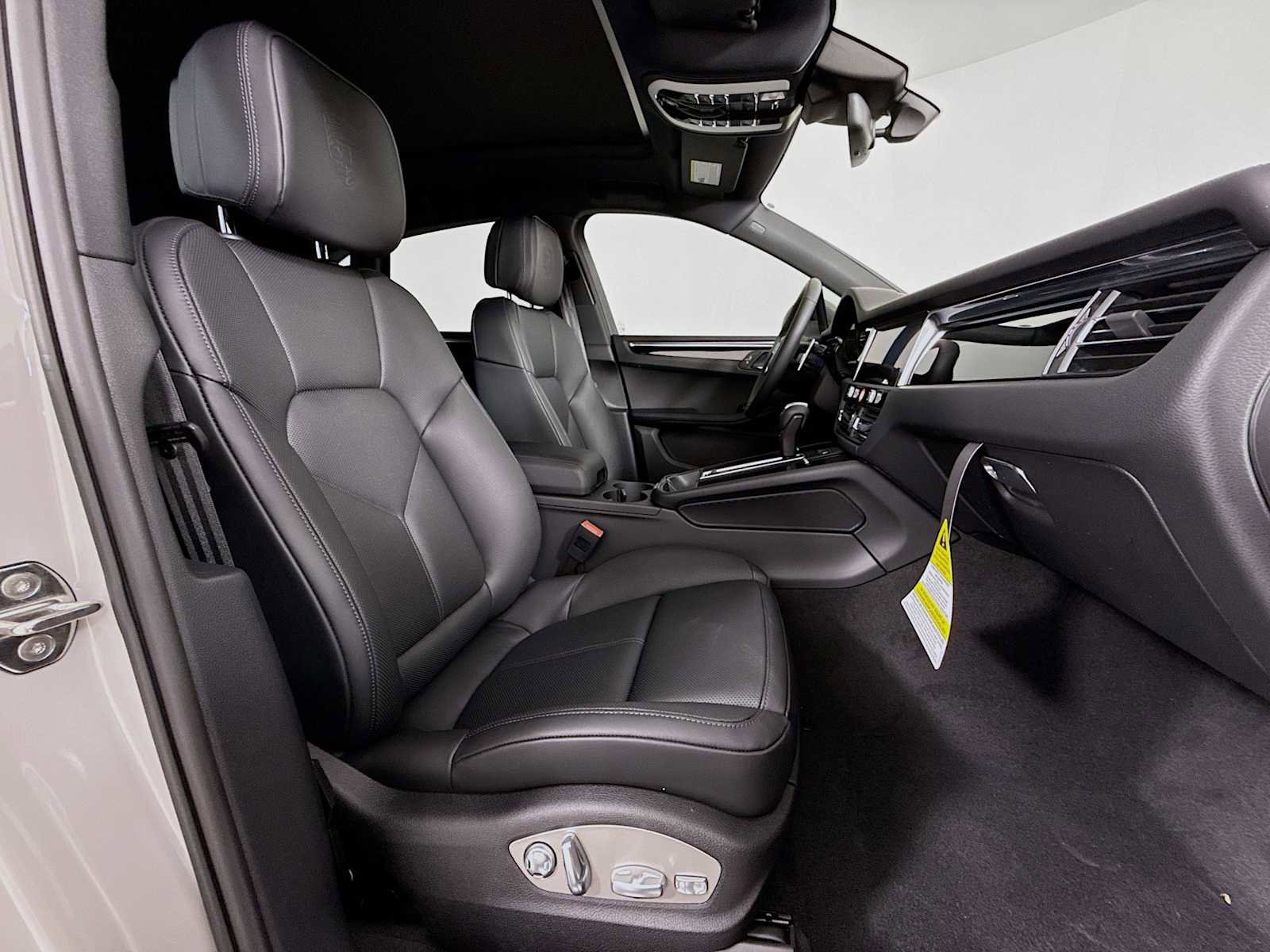 New 2026 Porsche Macan image 30