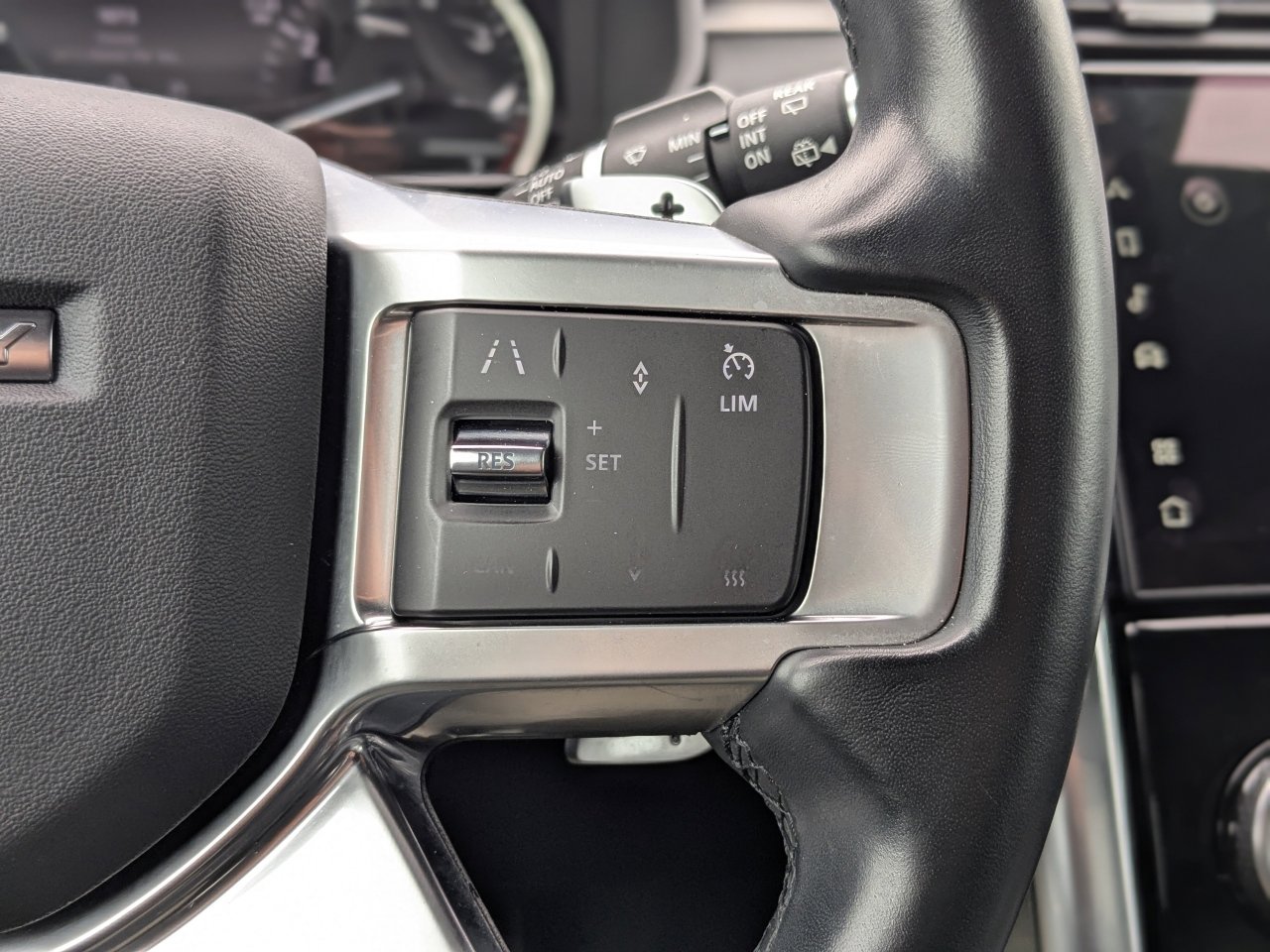 Used 2023 Land Rover Discovery S R-Dynamic AWD/4WD image 35