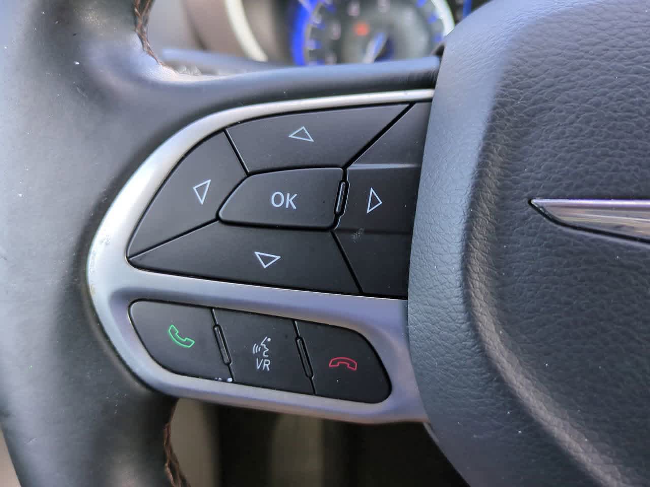 Used 2017 Chrysler Pacifica Touring-L FWD image 23