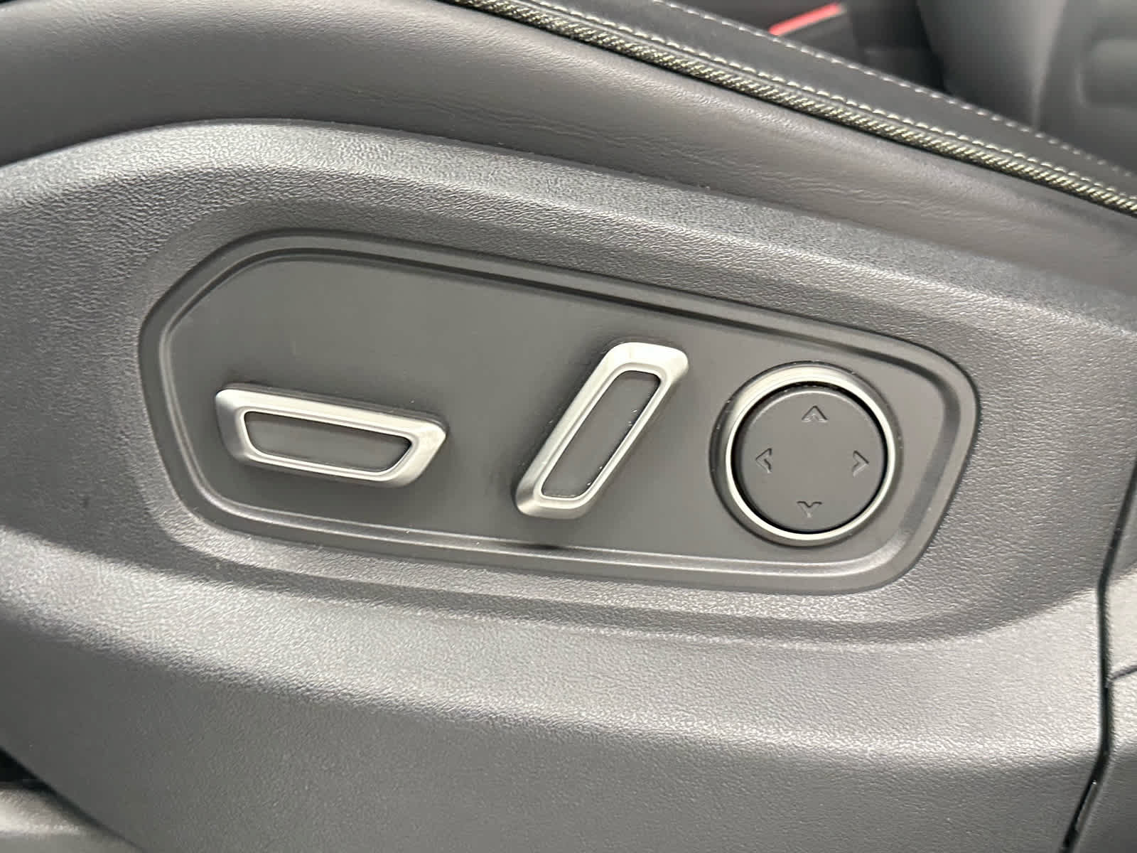 Used 2025 Rivian R1T Adventure Dual AWD/4WD image 12