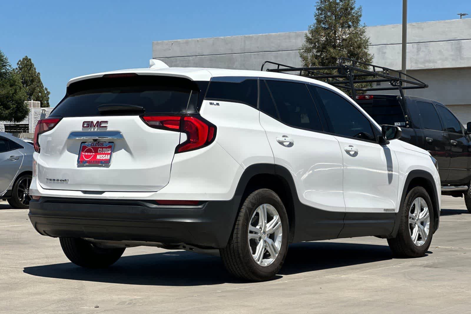 Used 2020 GMC Terrain SLE FWD image 3