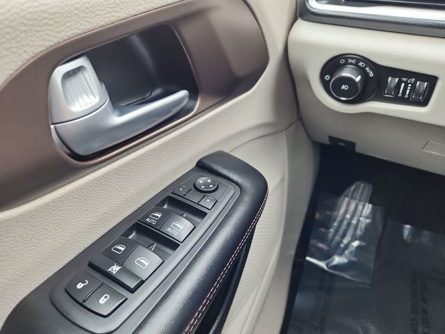 Used 2018 Chrysler Pacifica Touring Plus image 36