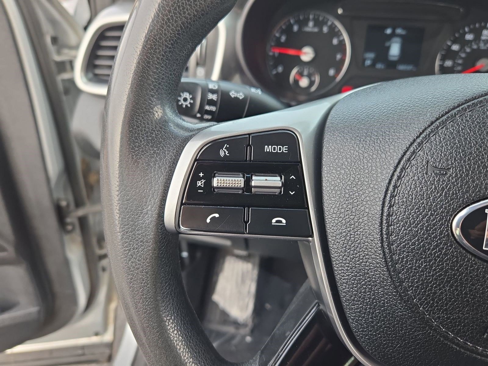 Used 2019 Kia Sorento LX image 14